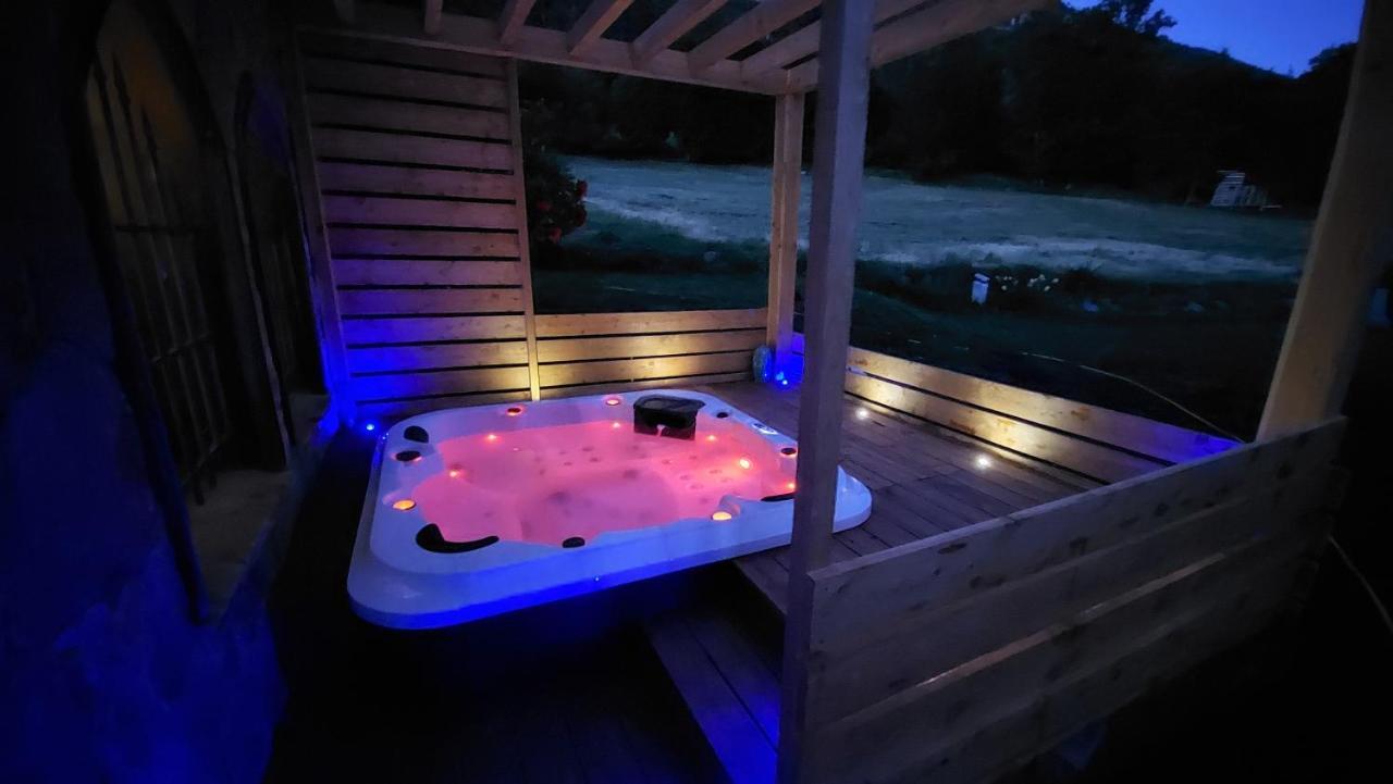 Chalet Serre Cambeou Piscine&Spa Saint-Chaffrey Esterno foto
