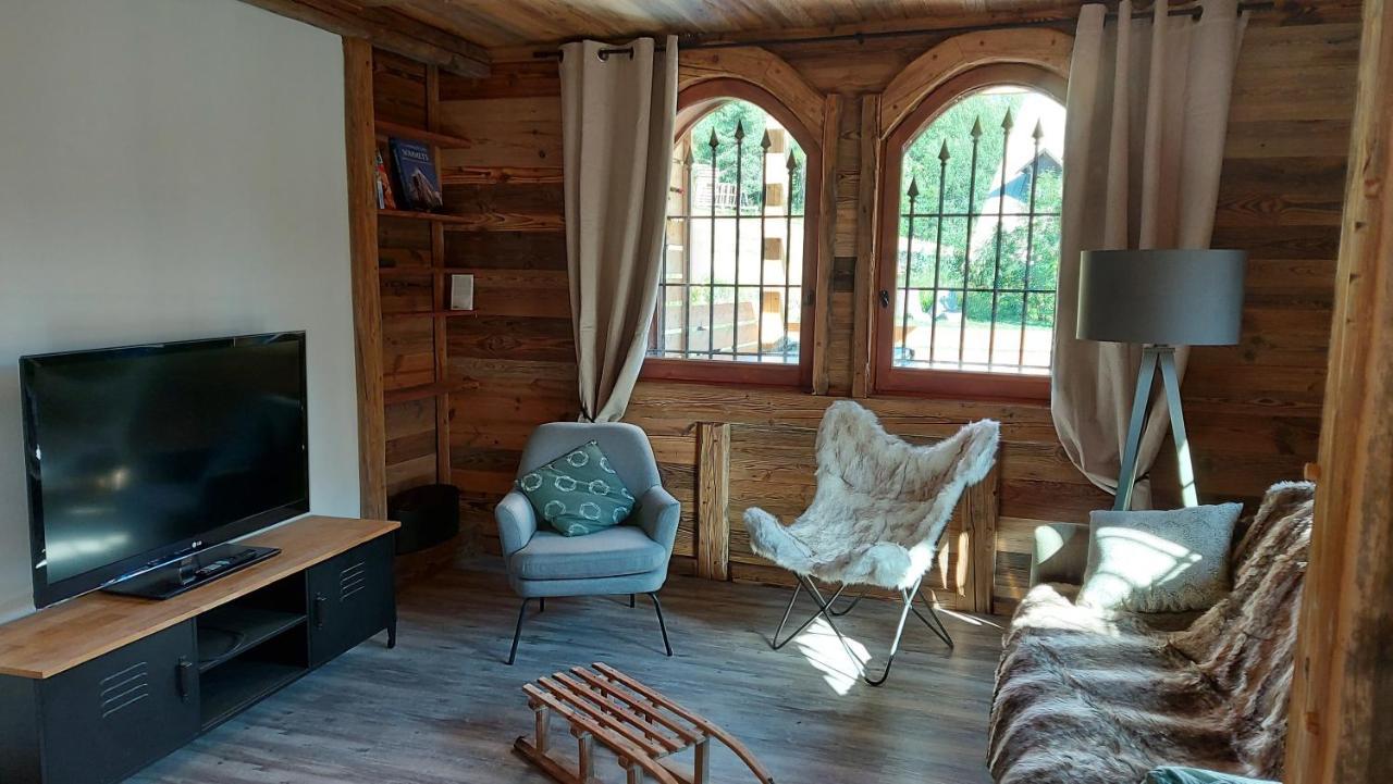 Chalet Serre Cambeou Piscine&Spa Saint-Chaffrey Esterno foto
