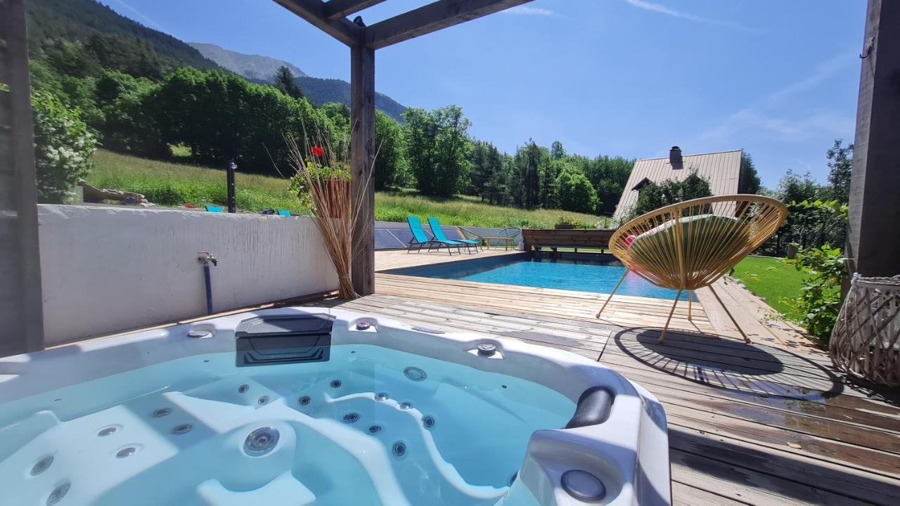 Chalet Serre Cambeou Piscine&Spa Saint-Chaffrey Esterno foto