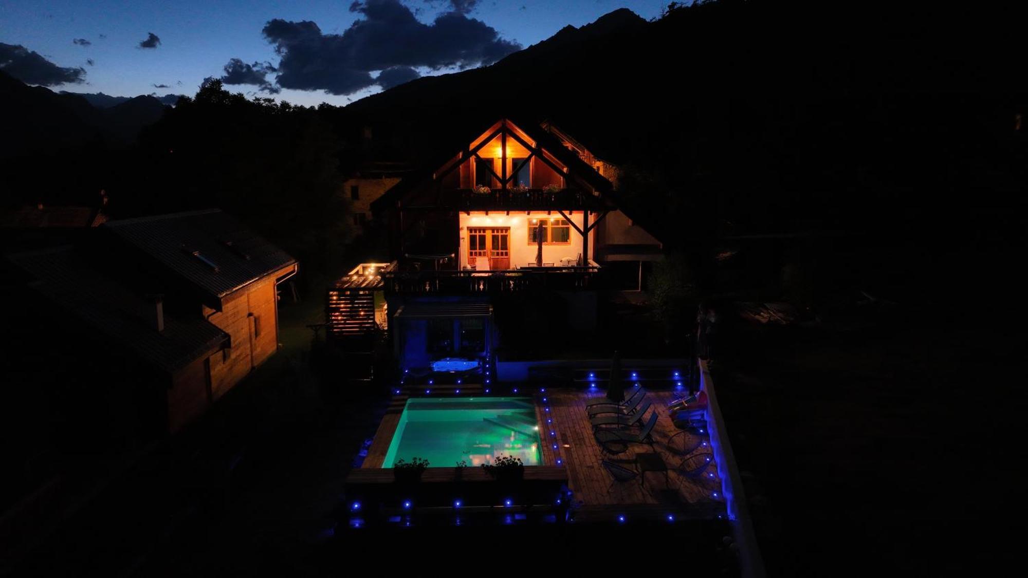 Chalet Serre Cambeou Piscine&Spa Saint-Chaffrey Esterno foto